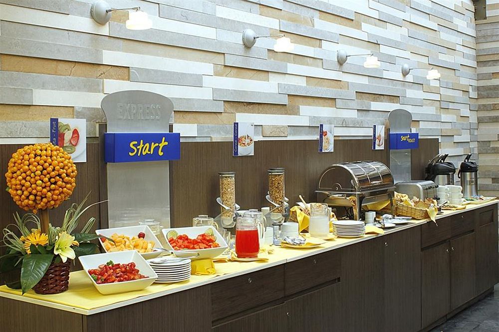 Holiday Inn Express Bogota - Parque La 93 By Ihg Restaurant bilde