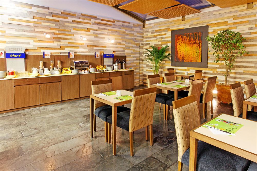 Holiday Inn Express Bogota - Parque La 93 By Ihg Restaurant bilde